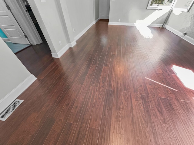 room details featuring hardwood / wood-style floors