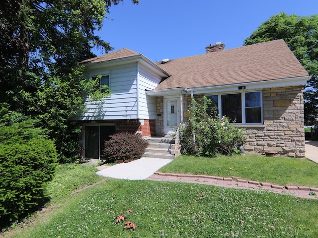 tri-level home with a front lawn