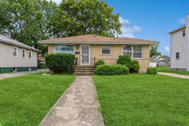 bungalow-style home featuring a front lawn