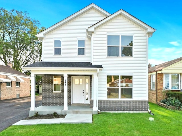 view of front of property featuring a porch and a front lawn