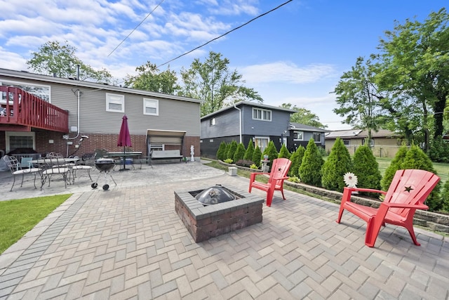 view of patio featuring a fire pit