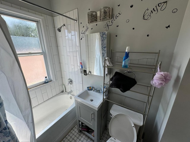 full bathroom featuring vanity, plenty of natural light, toilet, and shower / tub combo