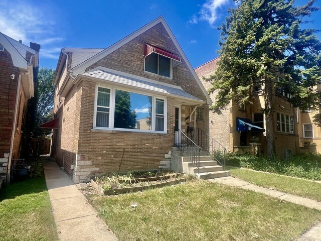 view of front facade with a front yard