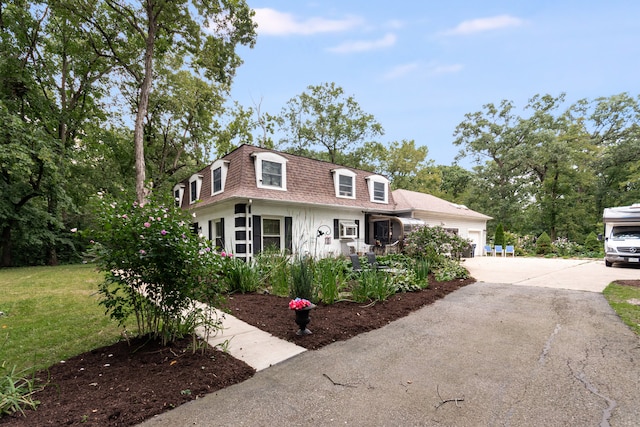 view of front facade featuring a garage and a front lawn