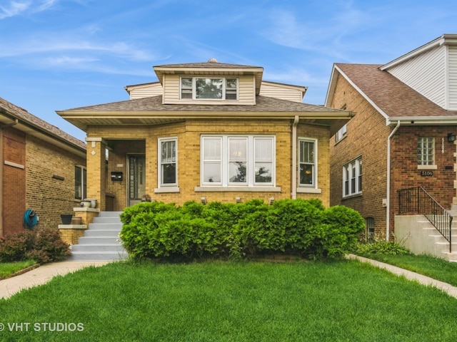 view of front facade with a front yard