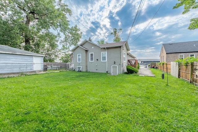 back of house featuring a lawn