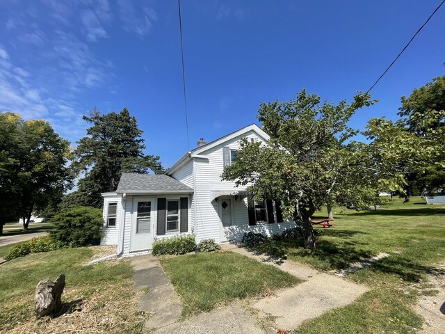 view of front of home with a front yard