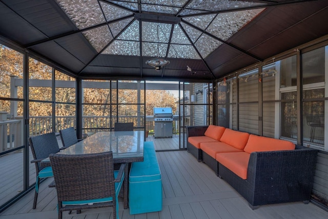 sunroom / solarium featuring vaulted ceiling