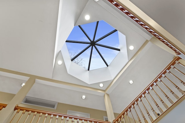 room details featuring a skylight