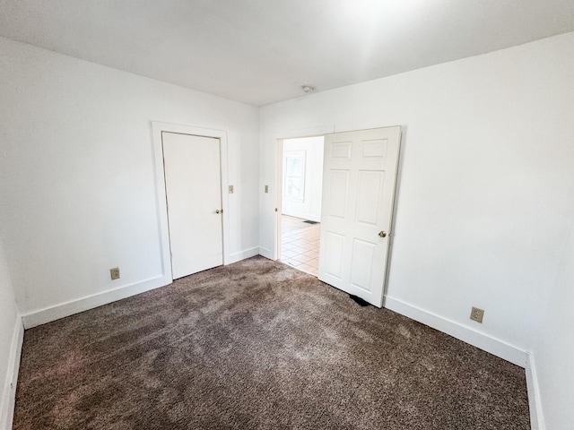 unfurnished room with carpet flooring