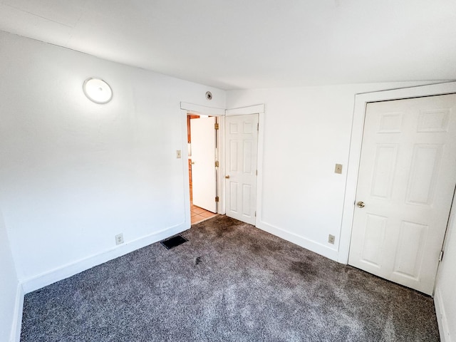 unfurnished room featuring carpet