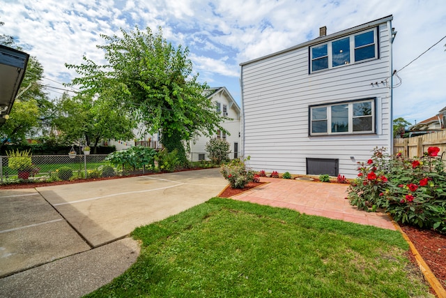 view of yard with a patio area