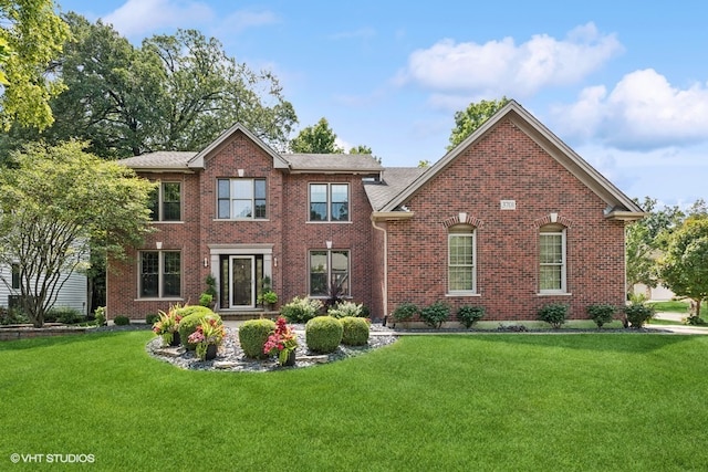 view of front of home featuring a front lawn