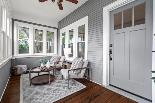 sunroom with ceiling fan