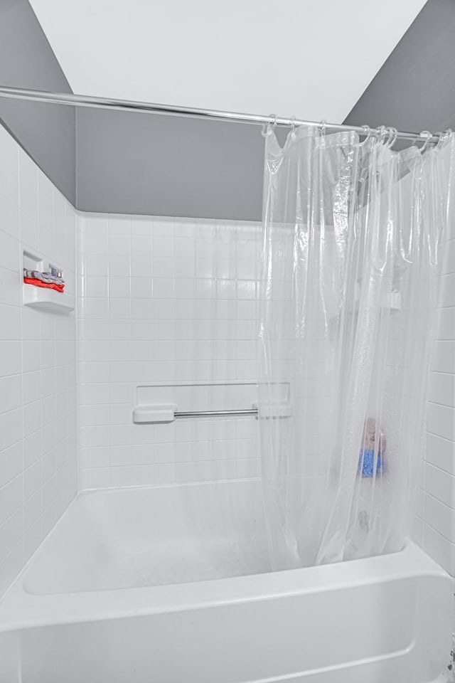 306 Hidden Creek Ln, North Aurora, IL 60542 - bathroom featuring shower / bath combo