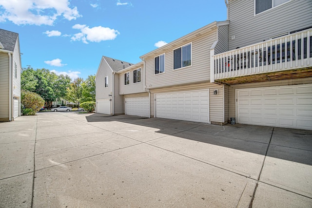306 Hidden Creek Ln, North Aurora, IL 60542 - view of side of home featuring a garage