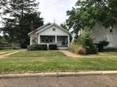 view of front facade with a front lawn