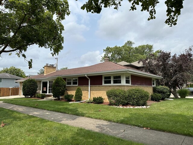 ranch-style home featuring a front yard