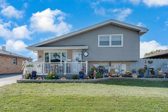 tri-level home featuring a front yard