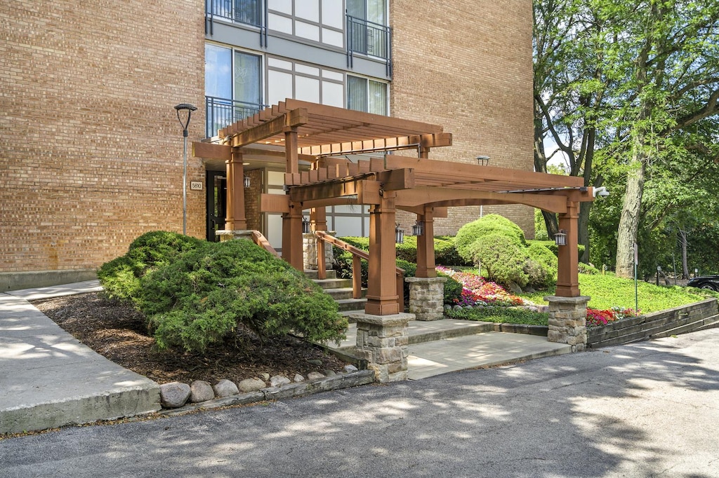 property entrance featuring a pergola