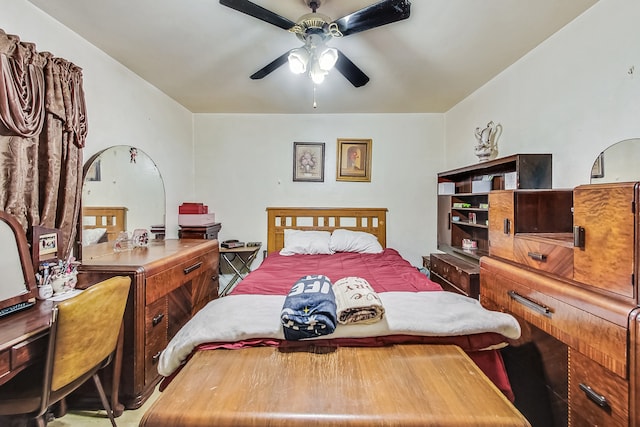 bedroom with ceiling fan