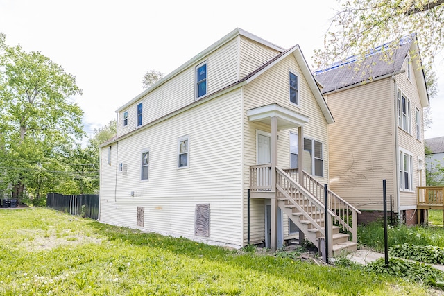 back of house featuring a lawn