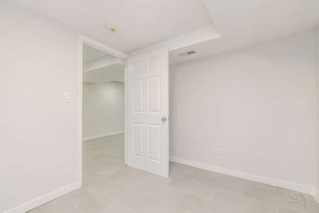 spare room featuring light tile patterned floors