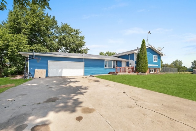 view of front facade with a garage and a front yard