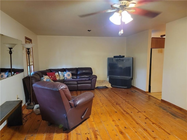 living room featuring light hardwood / wood-style floors and ceiling fan