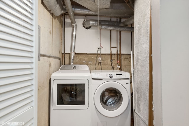 washroom featuring washing machine and dryer