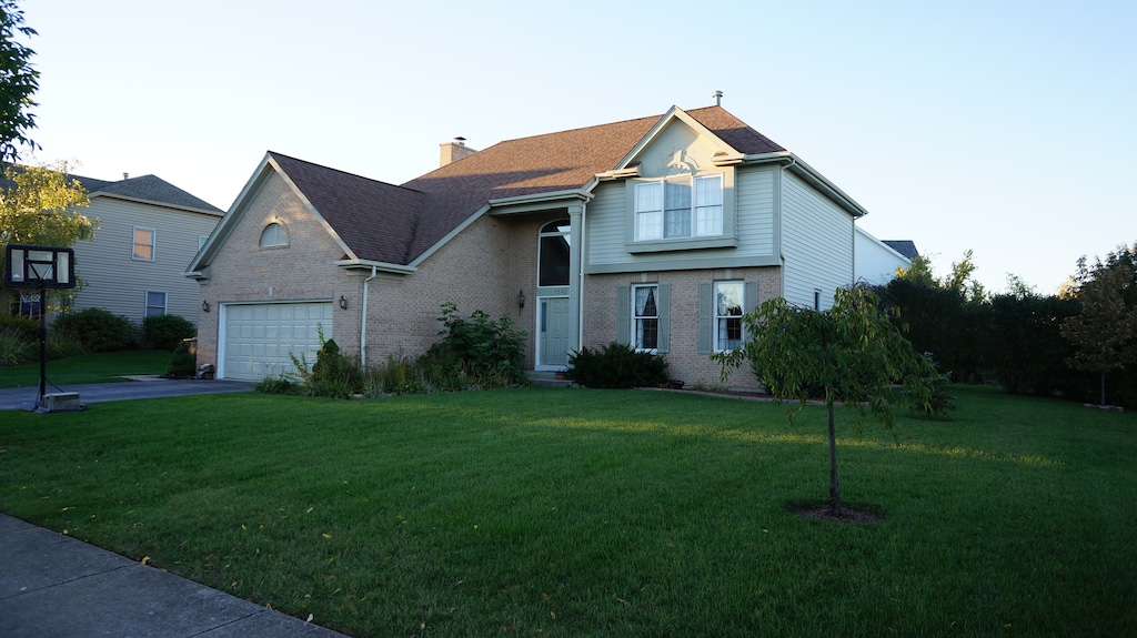 view of front property featuring a front yard and a garage