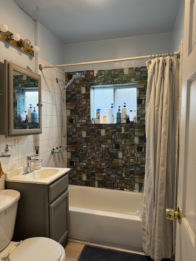 full bathroom featuring plenty of natural light, toilet, shower / tub combo with curtain, and vanity