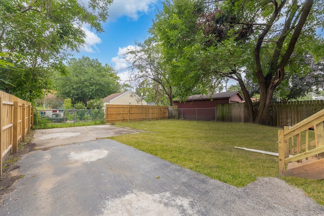 view of yard with a patio