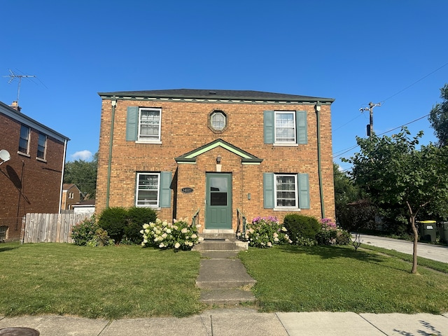 view of front facade with a front lawn