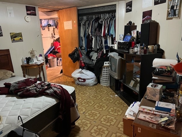 bedroom featuring a closet