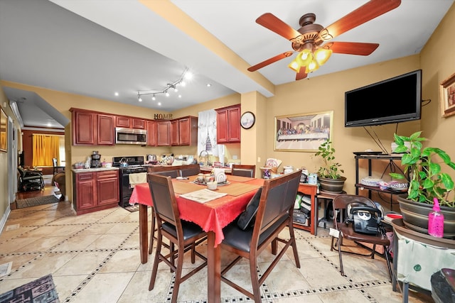 dining space with ceiling fan