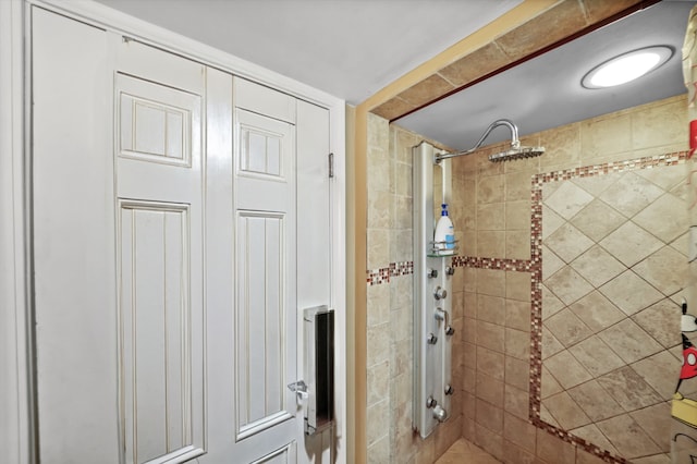 bathroom featuring tiled shower