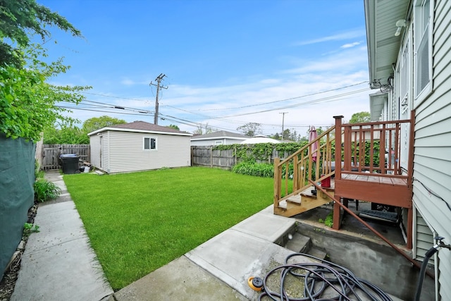 view of yard with a storage unit