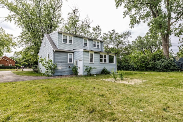 view of front of house featuring a front yard