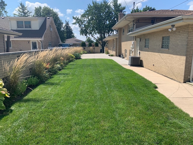 view of yard featuring cooling unit