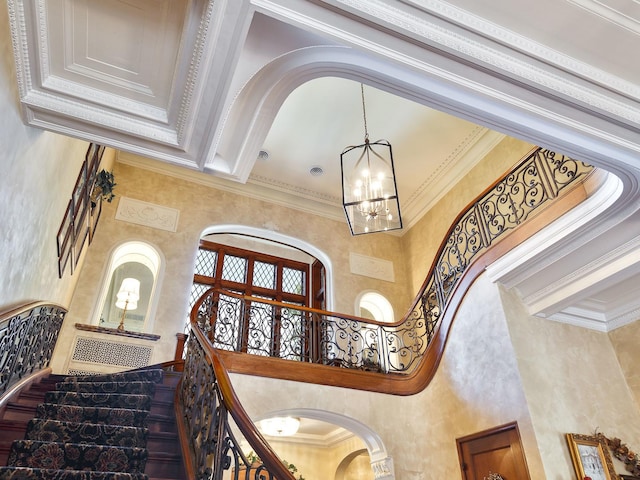 details featuring an inviting chandelier and ornamental molding