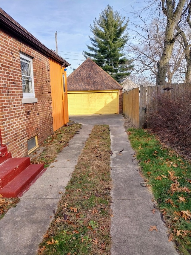 view of yard with a garage and an outdoor structure