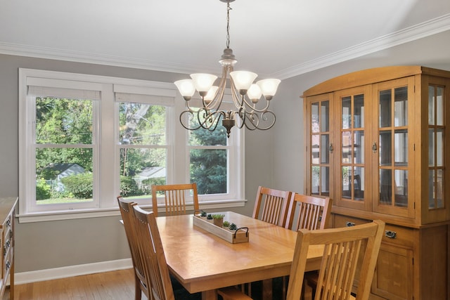 dining room with a chandelier, crown molding, and light hardwood / wood-style floors