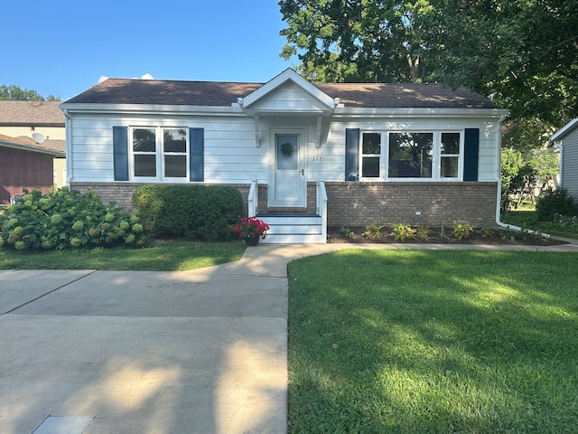 view of front of house with a front lawn