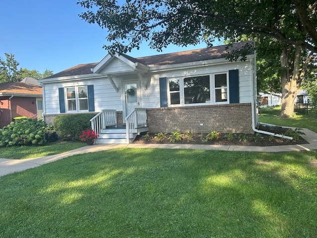 view of front of house with a front lawn