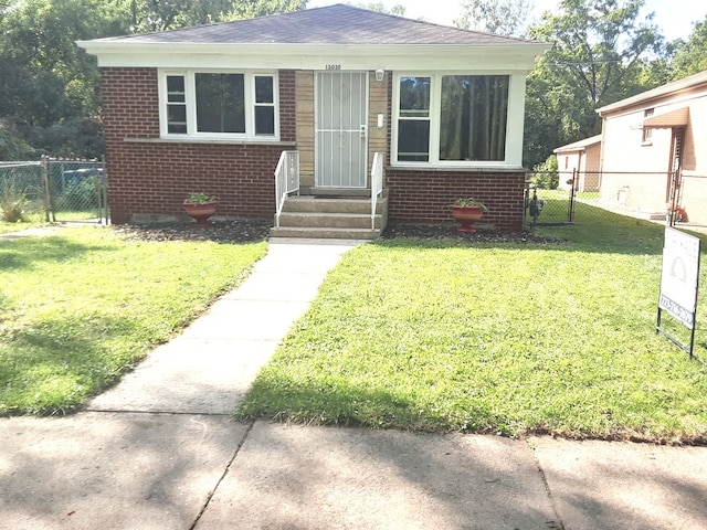 bungalow-style home featuring a front lawn