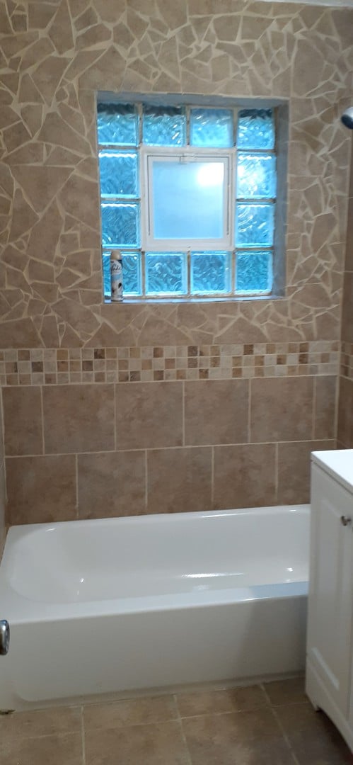 bathroom with vanity and bathtub / shower combination