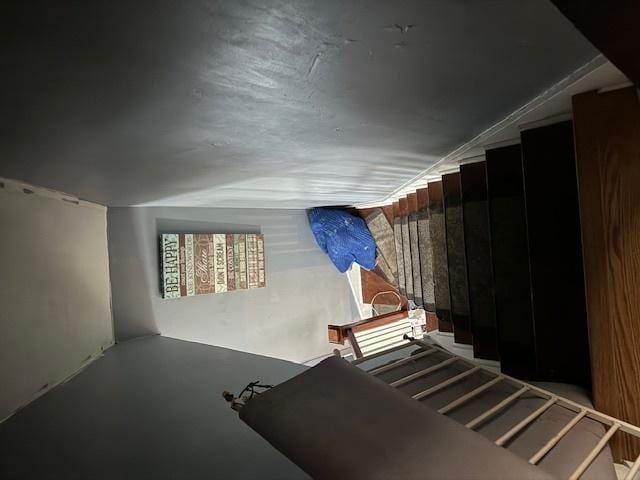 staircase featuring concrete floors