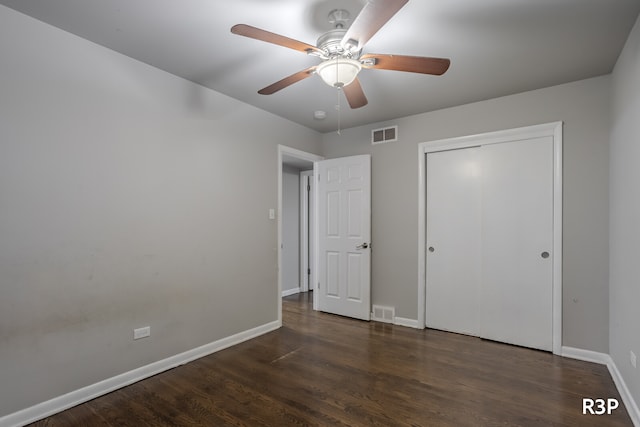 unfurnished bedroom with hardwood / wood-style floors, ceiling fan, and a closet