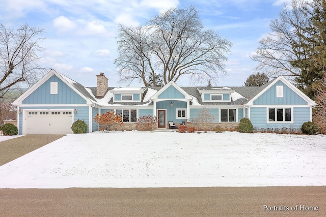 view of front of house with a garage